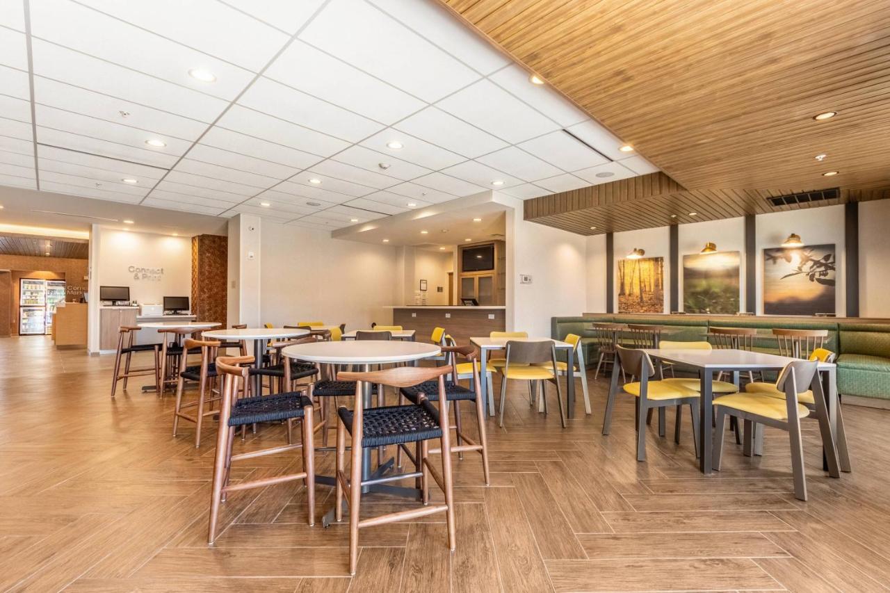| Fairfield Inn & Suites Dallas Arlington South