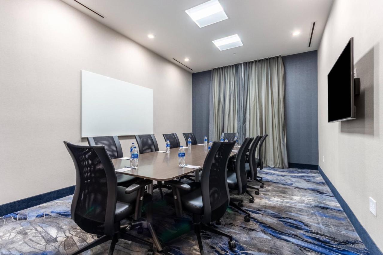 | Fairfield Inn & Suites Dallas Arlington South