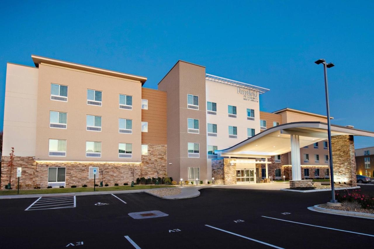 | Fairfield Inn & Suites by Marriott Dayton North