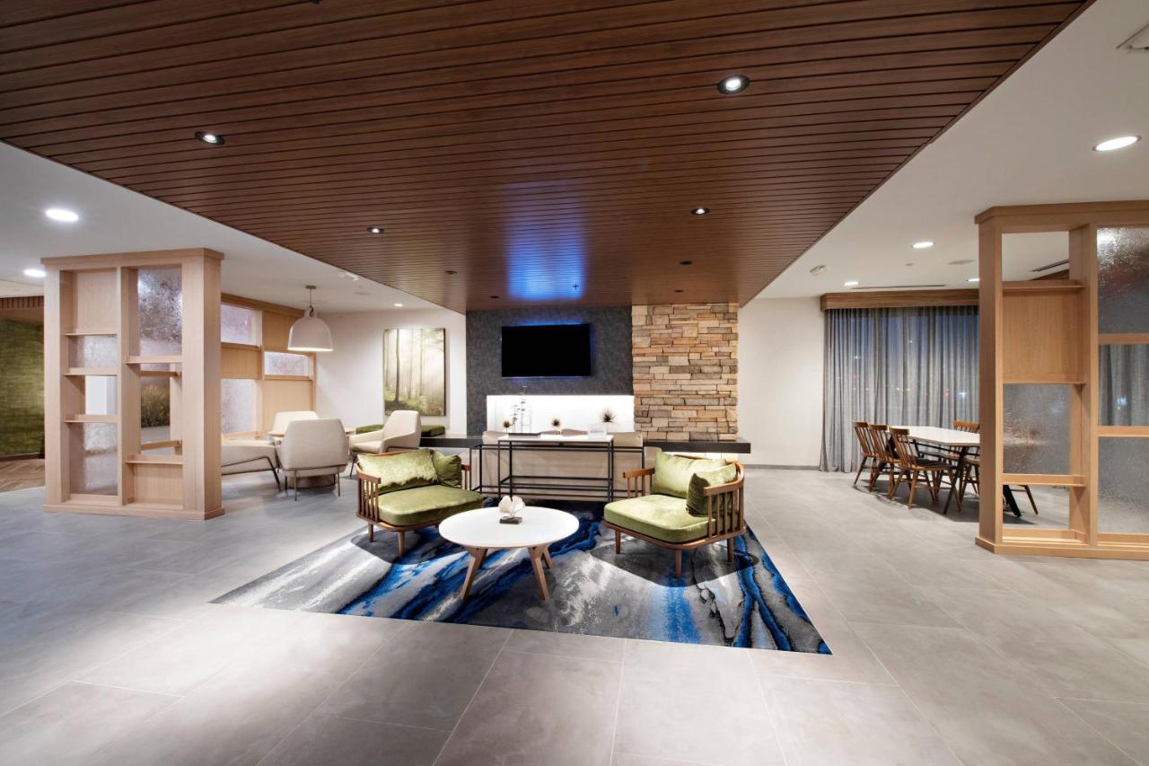 | Fairfield Inn & Suites by Marriott Dayton North