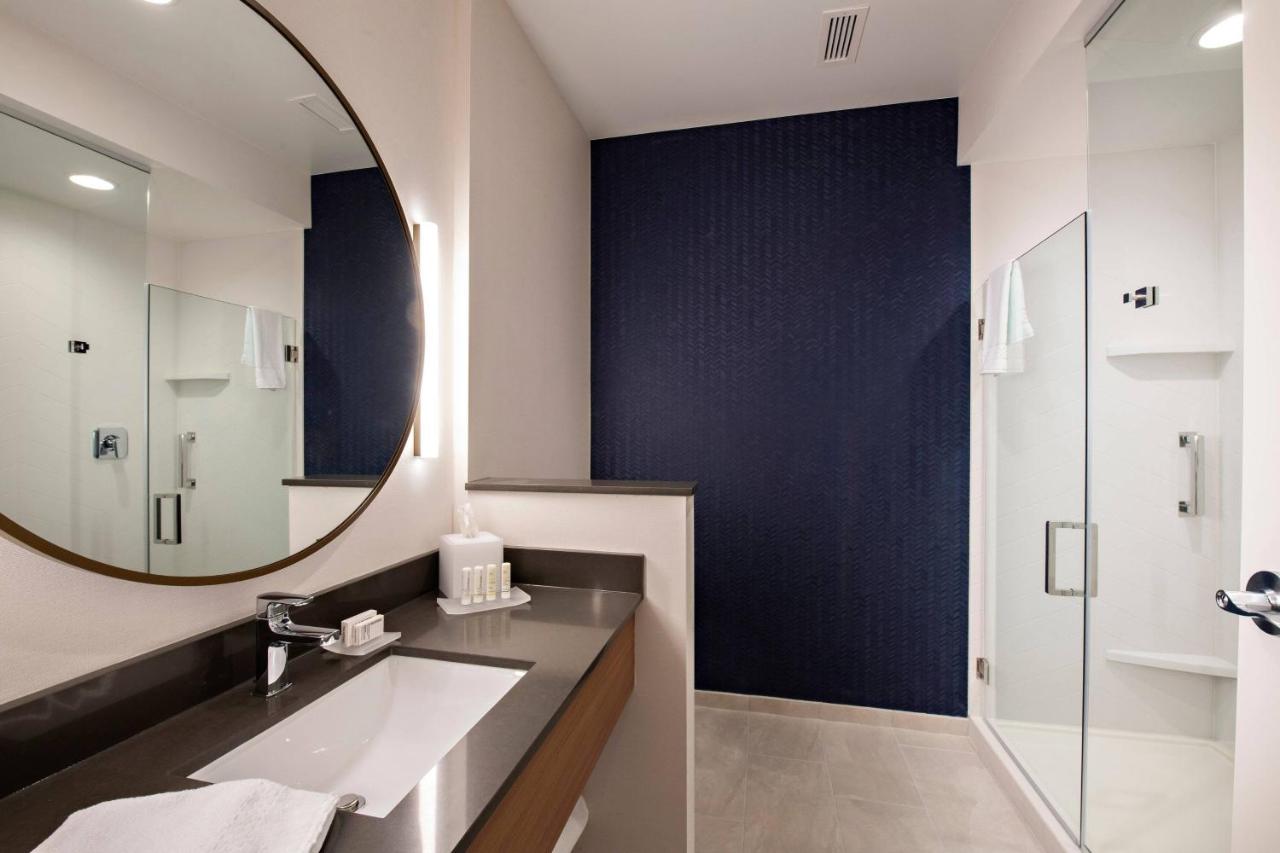 | Fairfield Inn & Suites by Marriott Dayton North