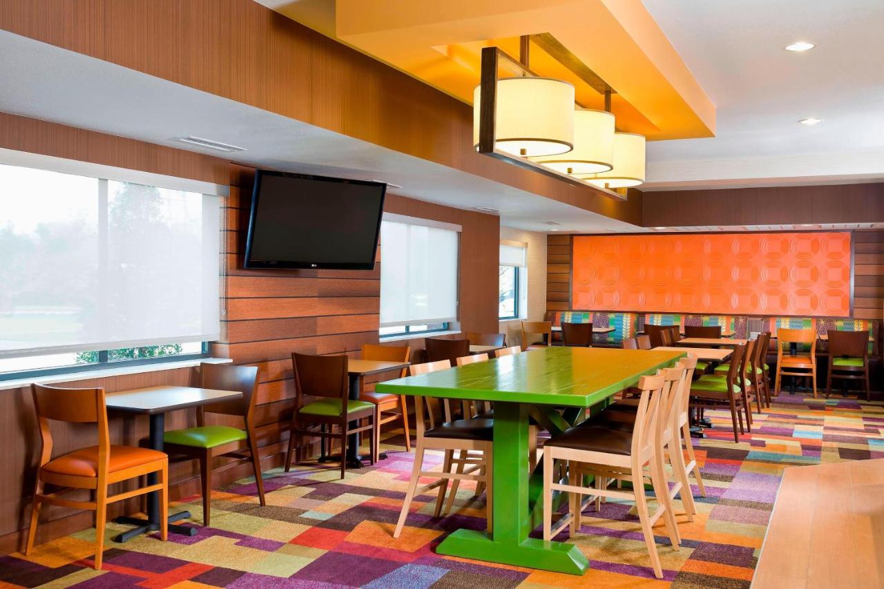 | Fairfield Inn & Suites Lexington Keeneland Airport