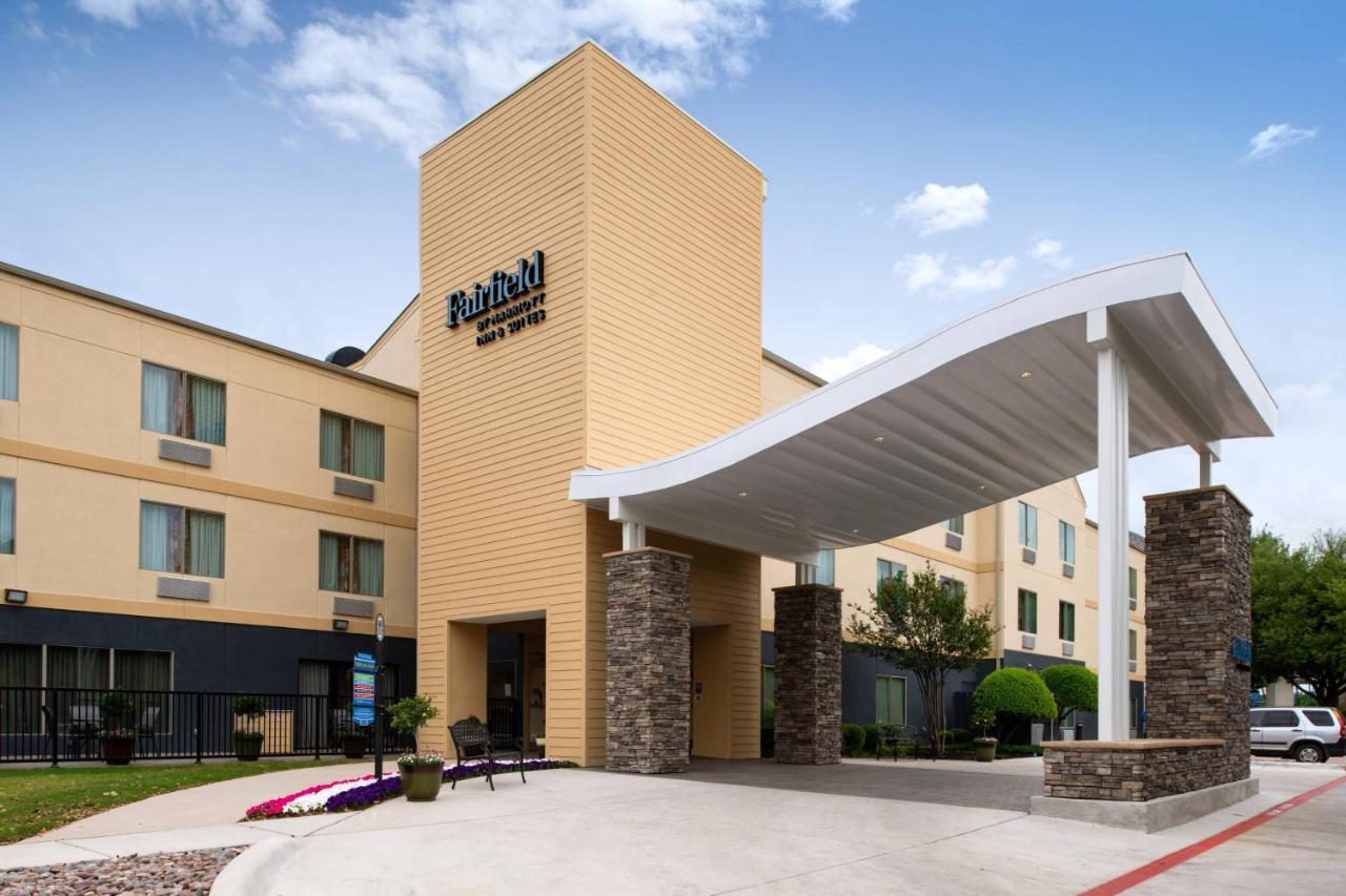 | Fairfield Inn & Suites by Marriott Arlington Six Flags