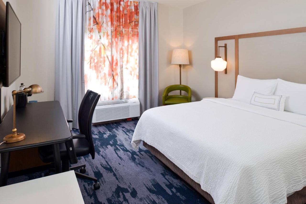 | Fairfield Inn & Suites by Marriott Arlington Six Flags