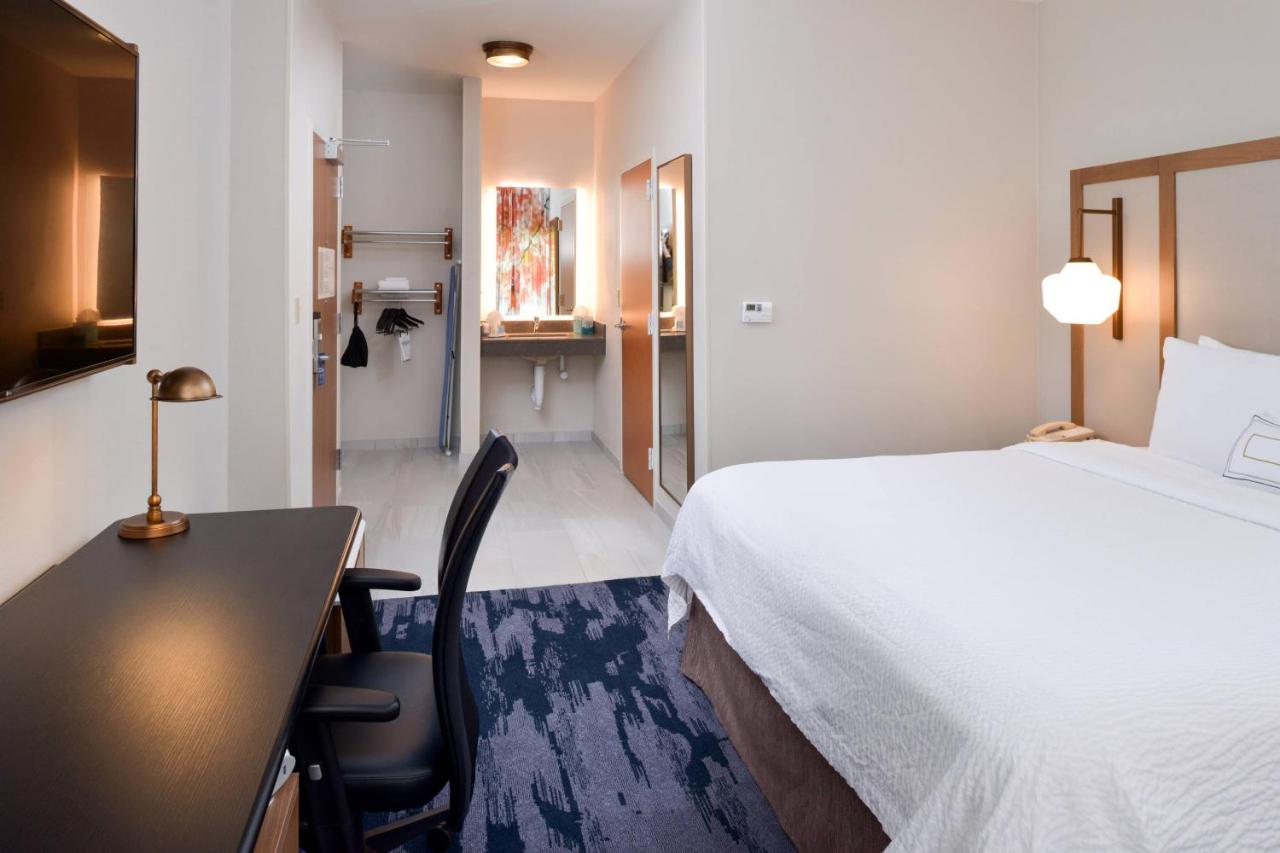 | Fairfield Inn & Suites by Marriott Arlington Six Flags