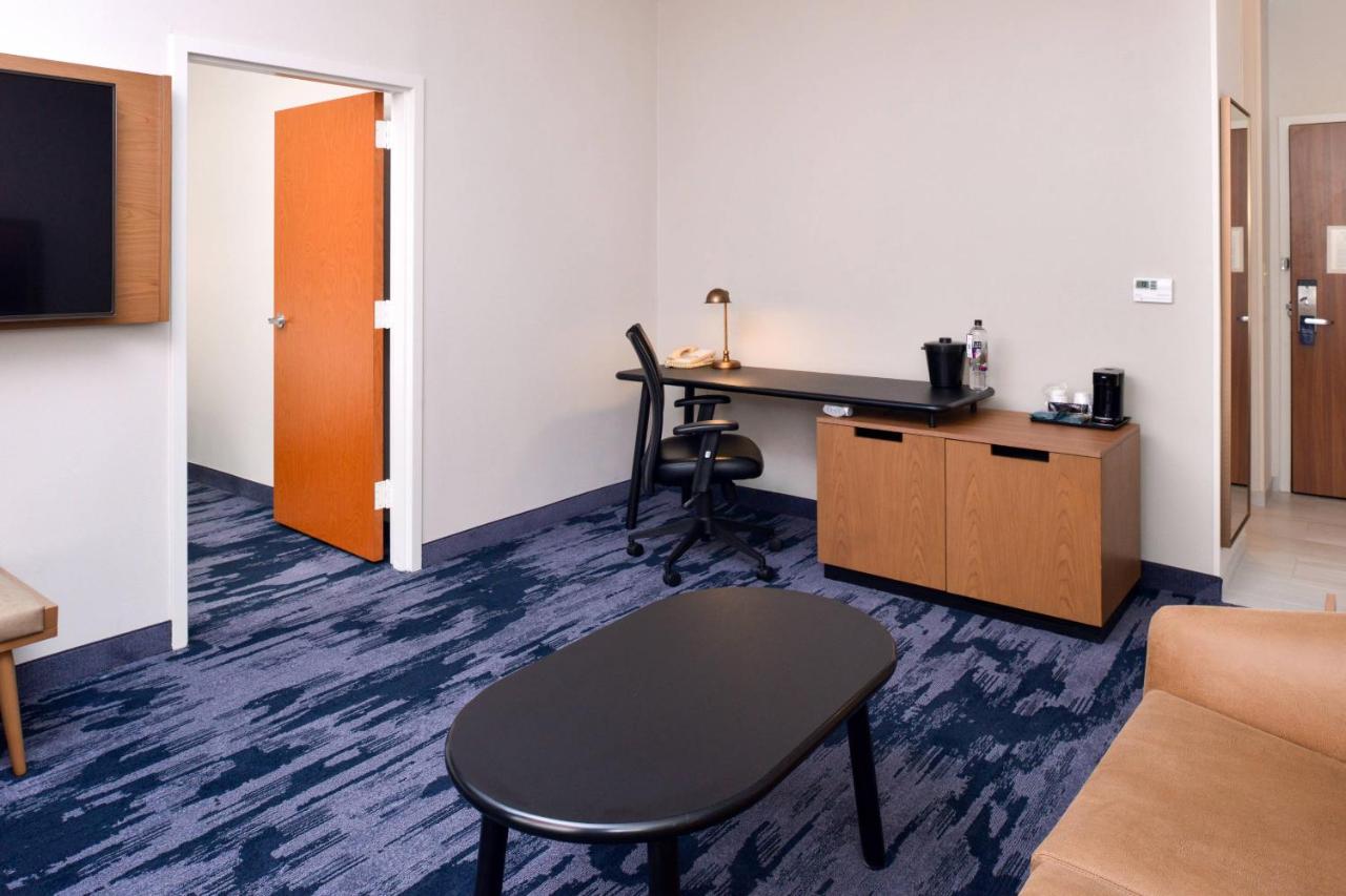 | Fairfield Inn & Suites by Marriott Arlington Six Flags