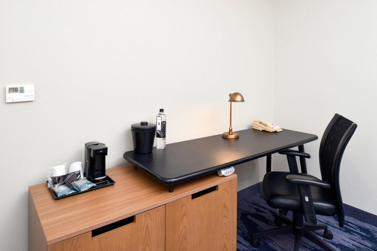 | Fairfield Inn & Suites by Marriott Arlington Six Flags