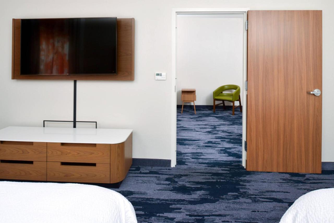 | Fairfield Inn & Suites by Marriott Arlington Six Flags