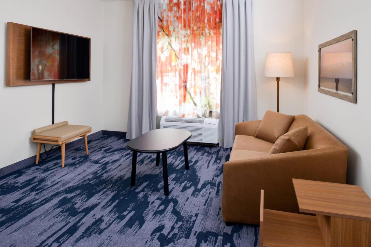 | Fairfield Inn & Suites by Marriott Arlington Six Flags