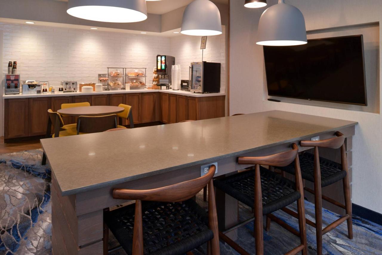 | Fairfield Inn & Suites by Marriott Arlington Six Flags