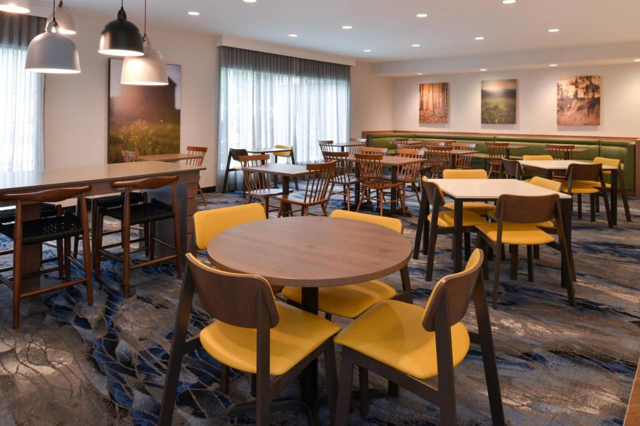 | Fairfield Inn & Suites by Marriott Arlington Six Flags