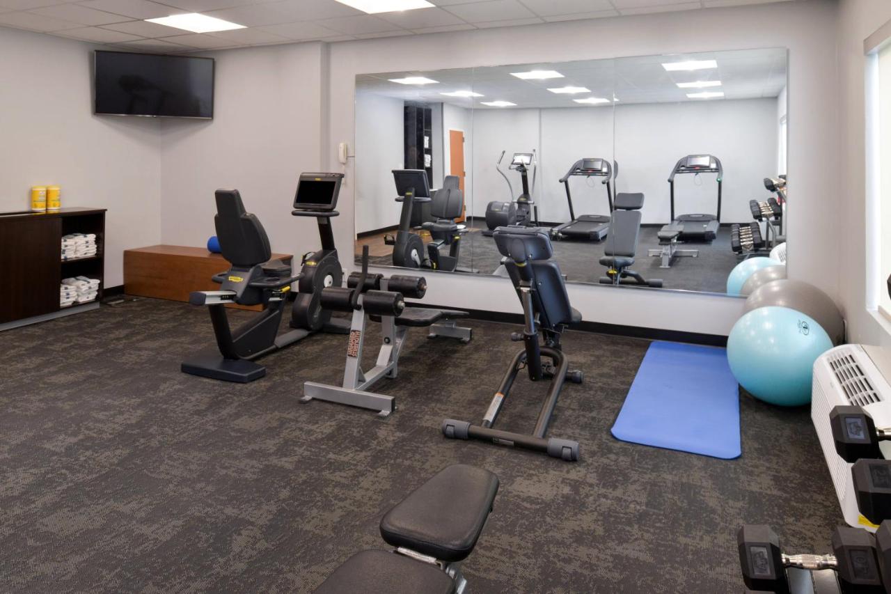 | Fairfield Inn & Suites by Marriott Arlington Six Flags