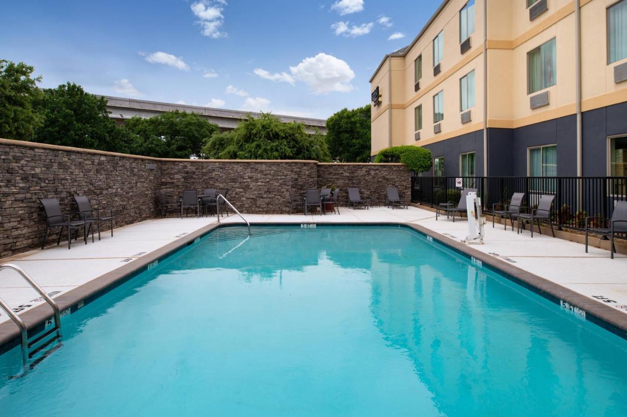 | Fairfield Inn & Suites by Marriott Arlington Six Flags