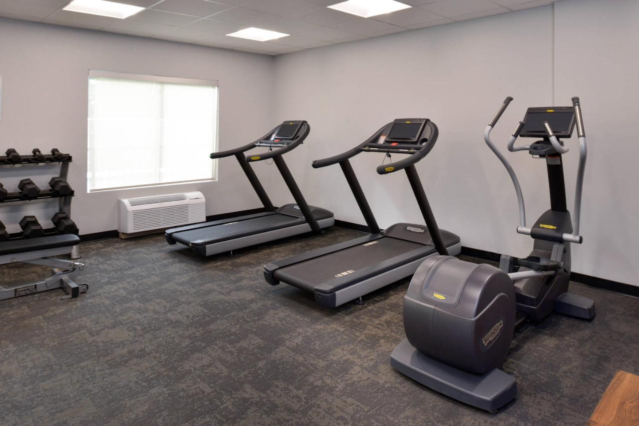 | Fairfield Inn & Suites by Marriott Arlington Six Flags