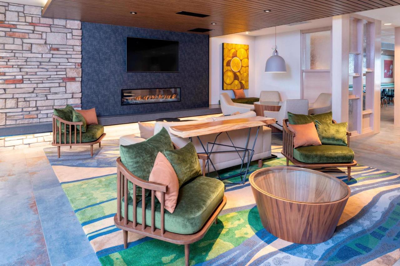 | Fairfield Inn & Suites by Marriott Fair Oaks Farms
