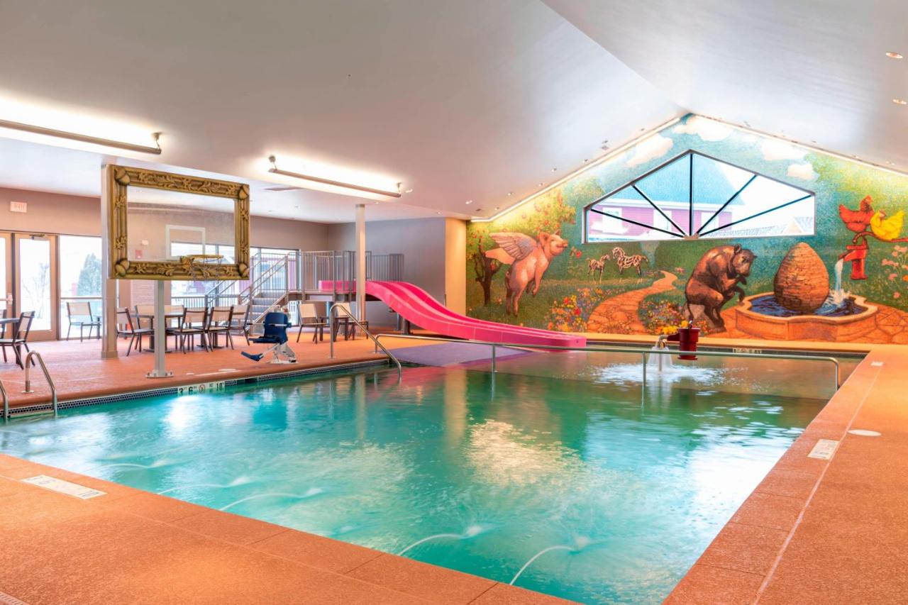 | Fairfield Inn & Suites by Marriott Fair Oaks Farms