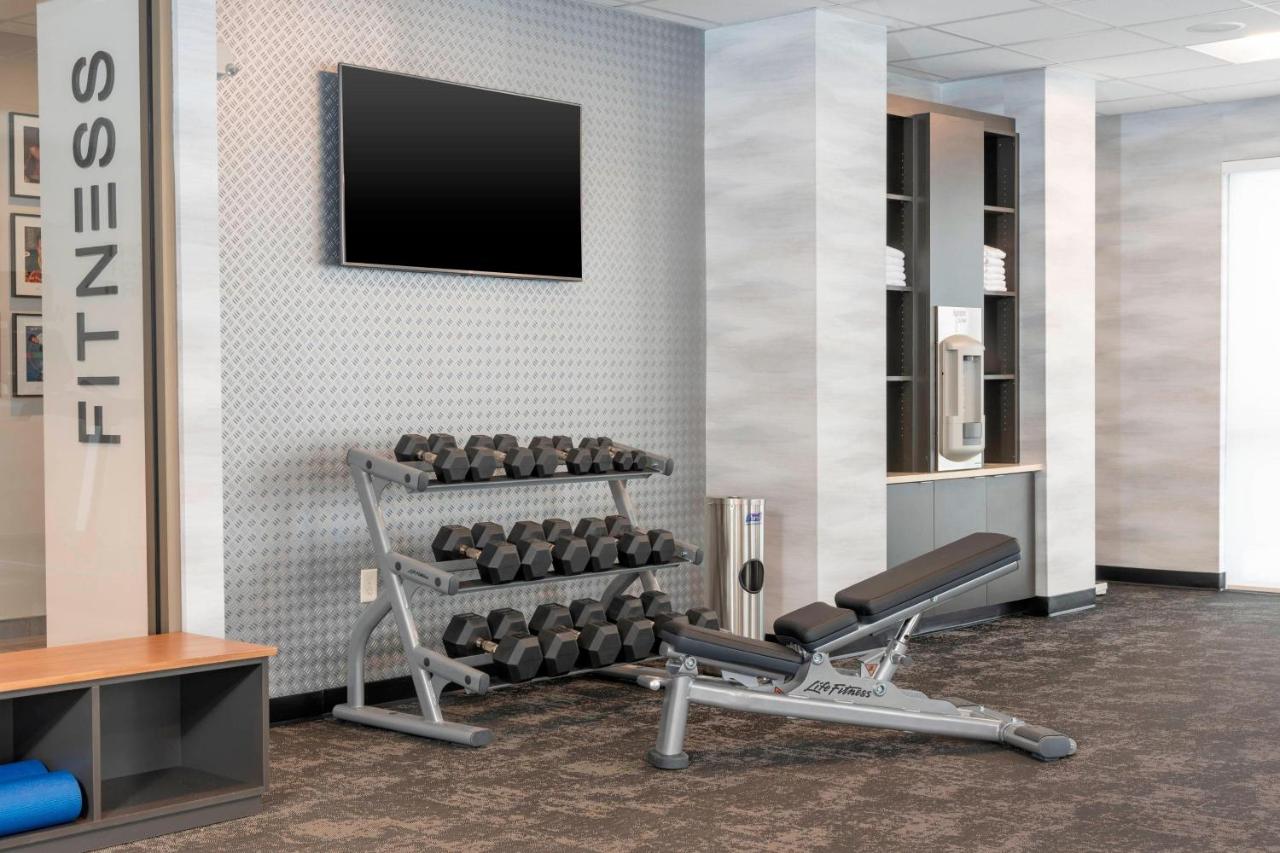 | Fairfield Inn & Suites by Marriott Fair Oaks Farms