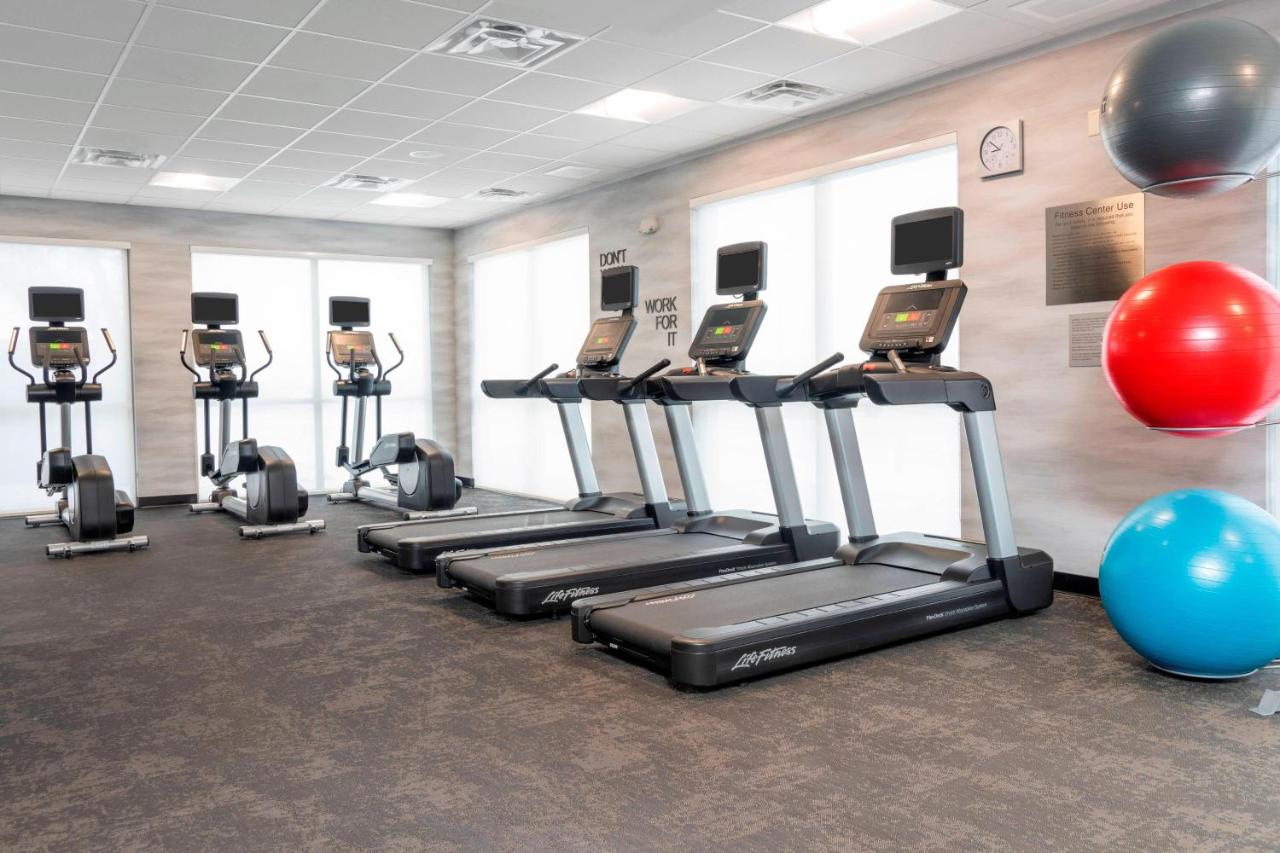| Fairfield Inn & Suites by Marriott Fair Oaks Farms