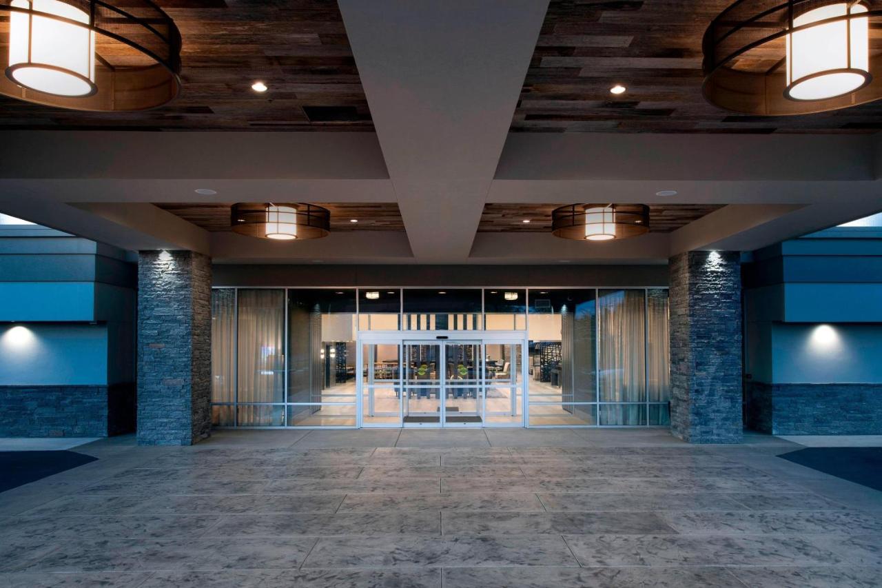 | Delta Hotels by Marriott Seattle Everett