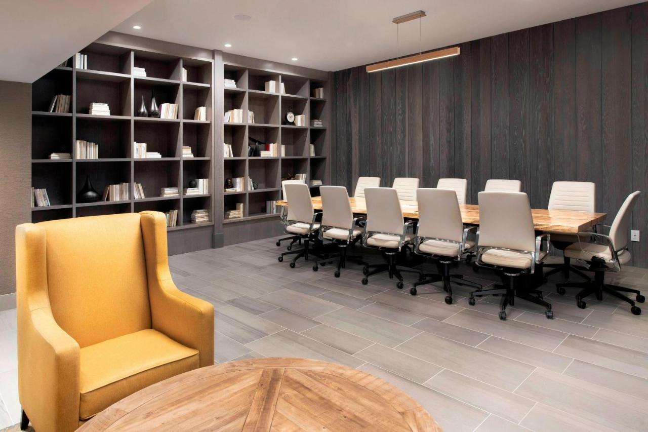 | Delta Hotels by Marriott Seattle Everett