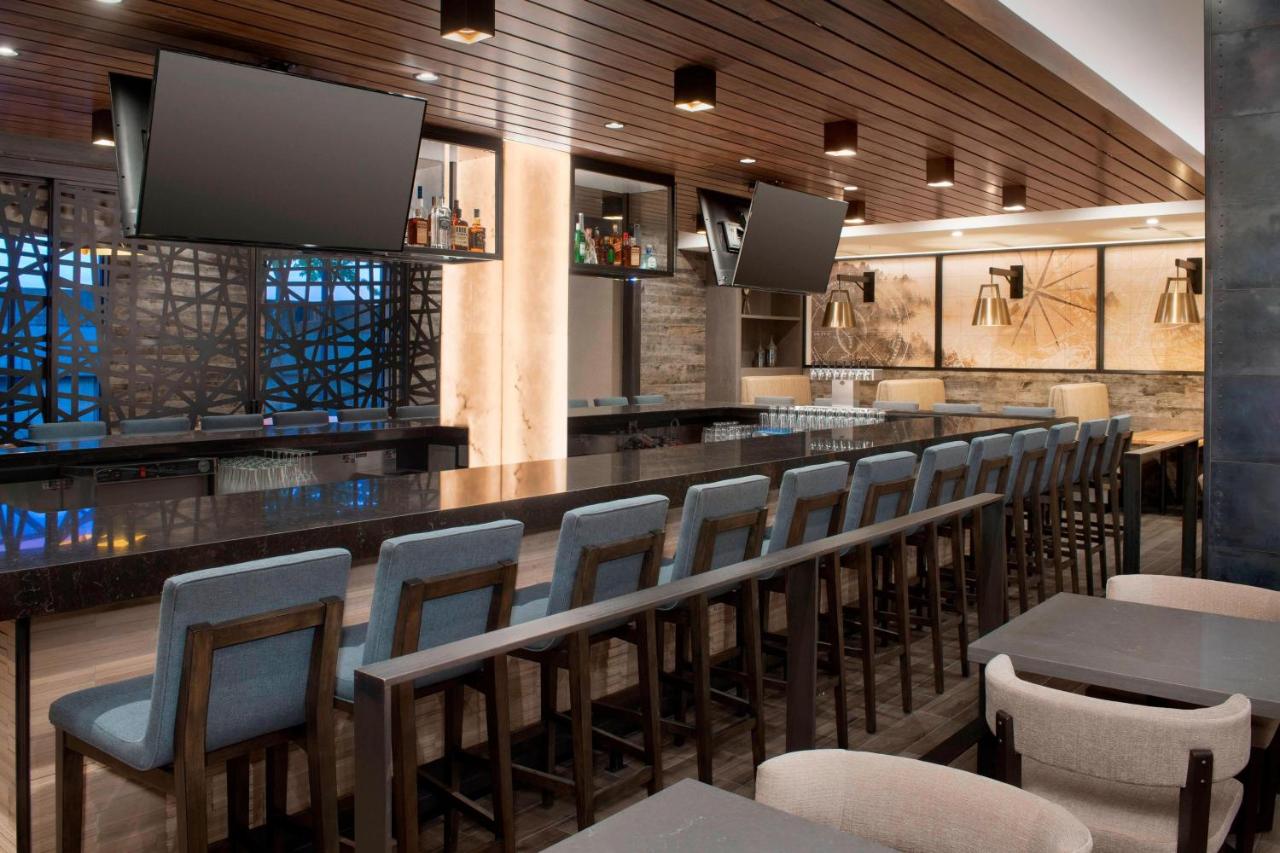 | Delta Hotels by Marriott Seattle Everett