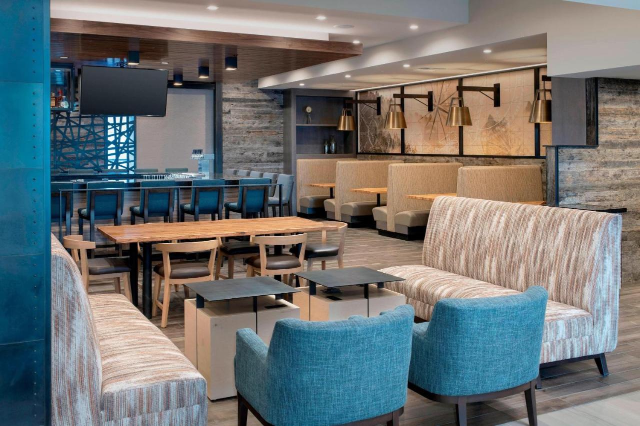 | Delta Hotels by Marriott Seattle Everett
