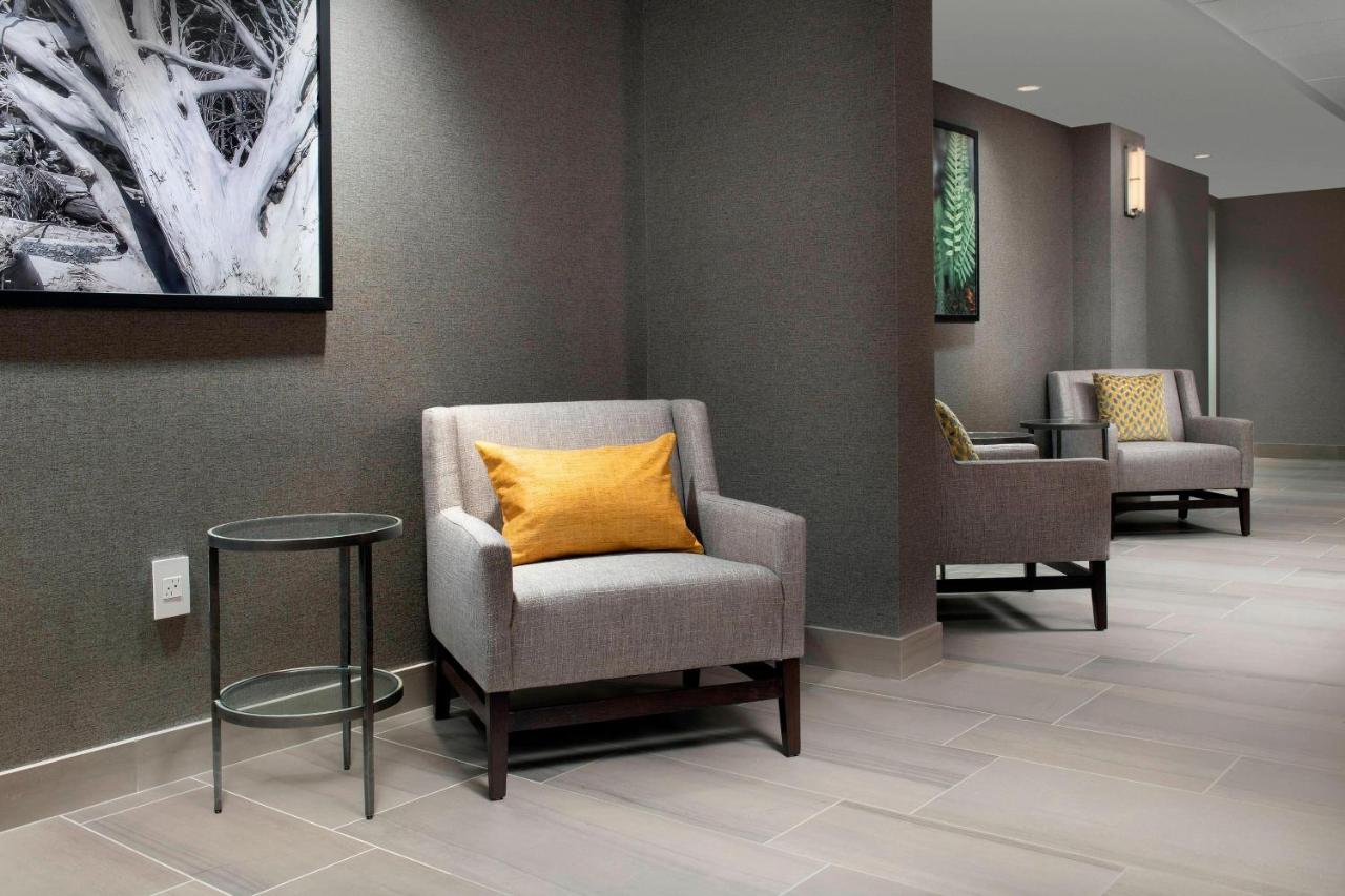 | Delta Hotels by Marriott Seattle Everett