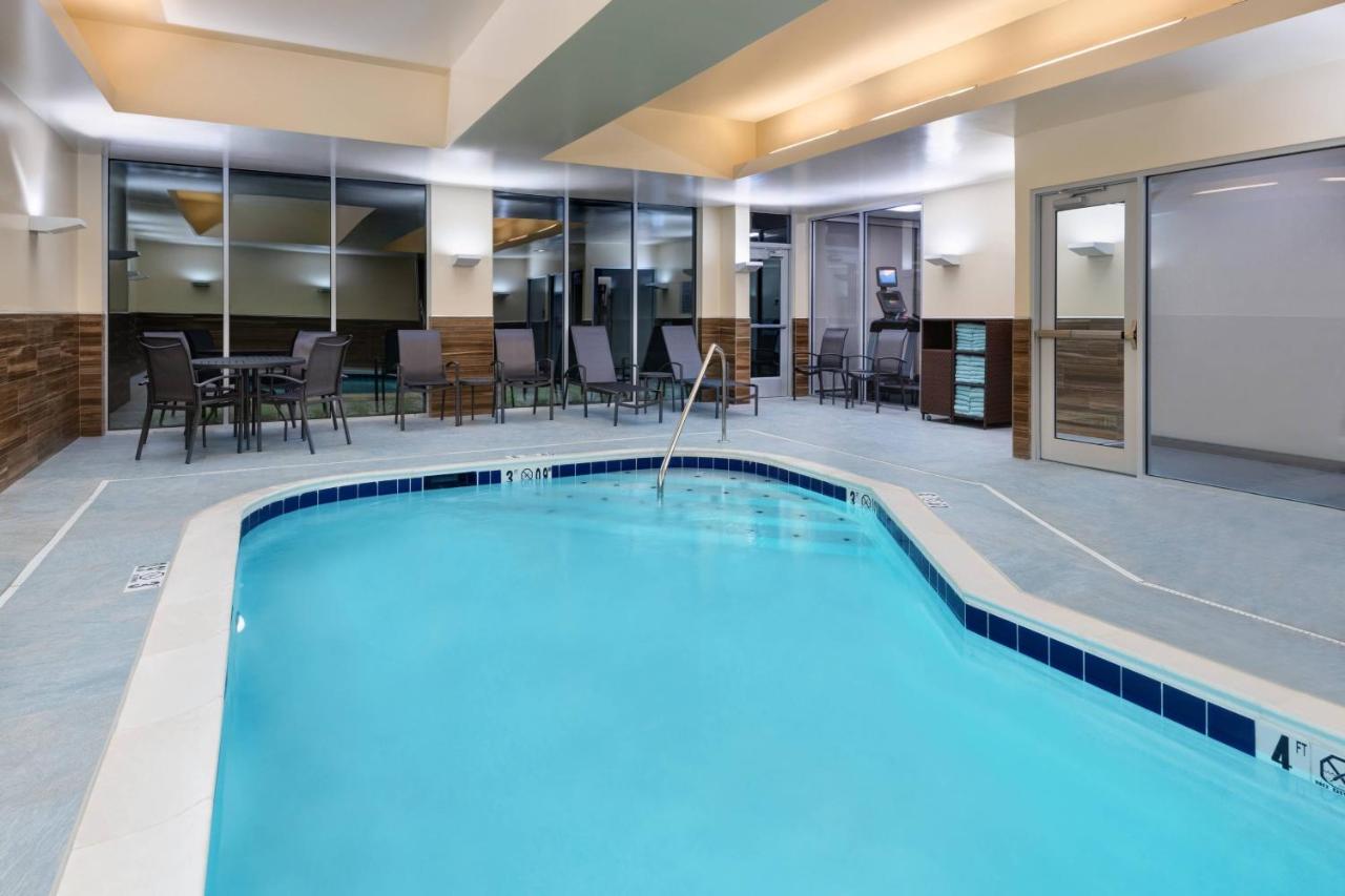 | Fairfield Inn & Suites by Marriott Lexington East/I-75
