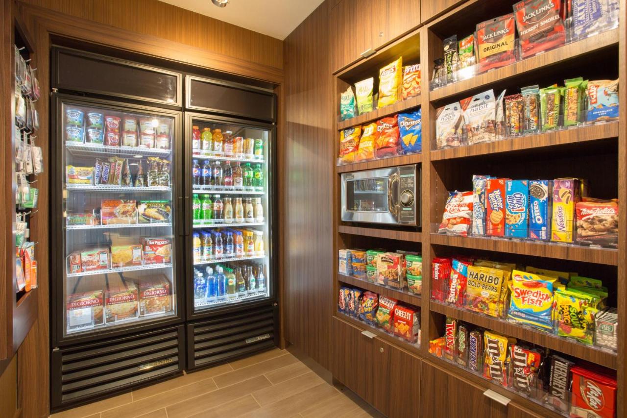 | Fairfield Inn & Suites by Marriott Burlington