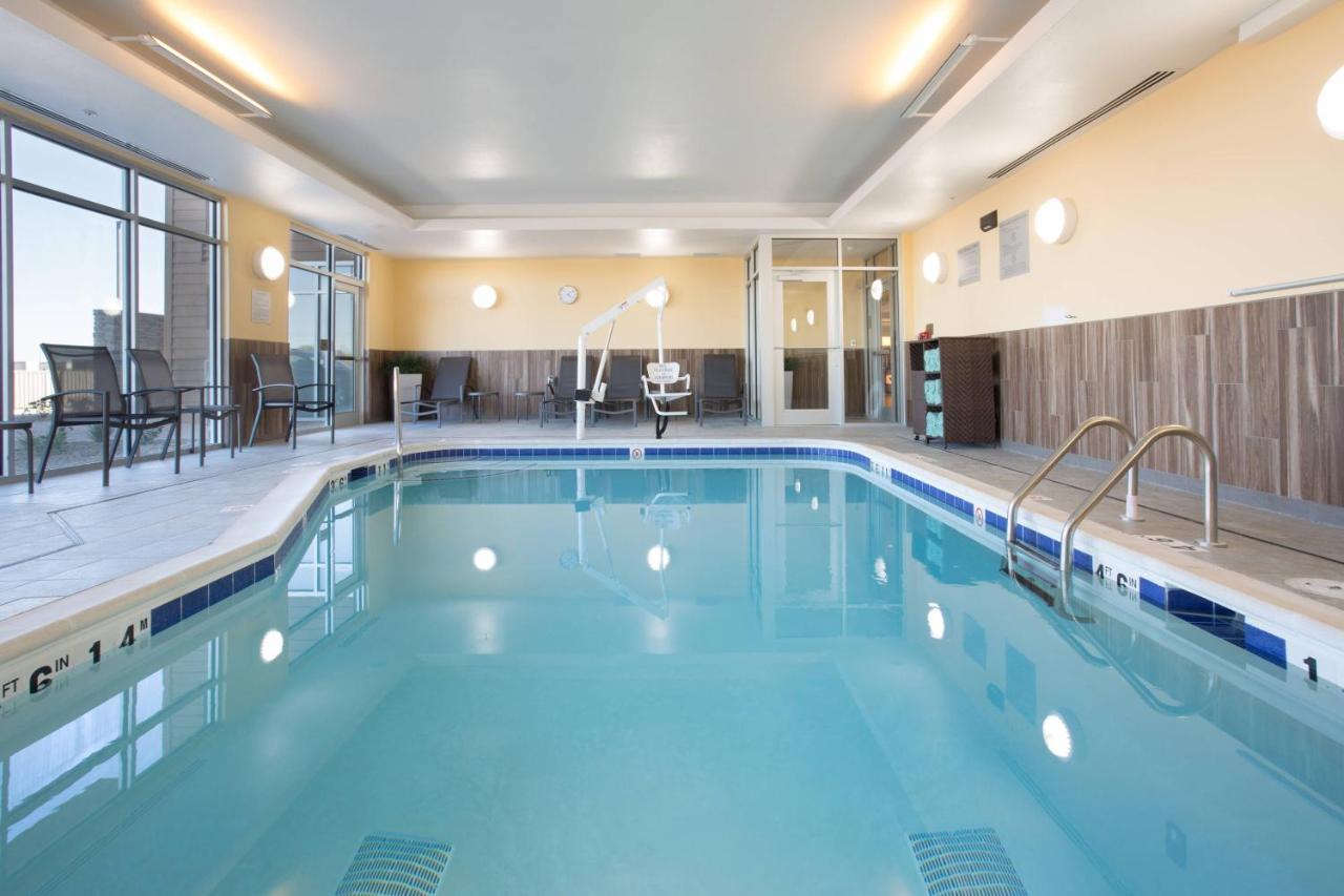 | Fairfield Inn & Suites by Marriott Burlington