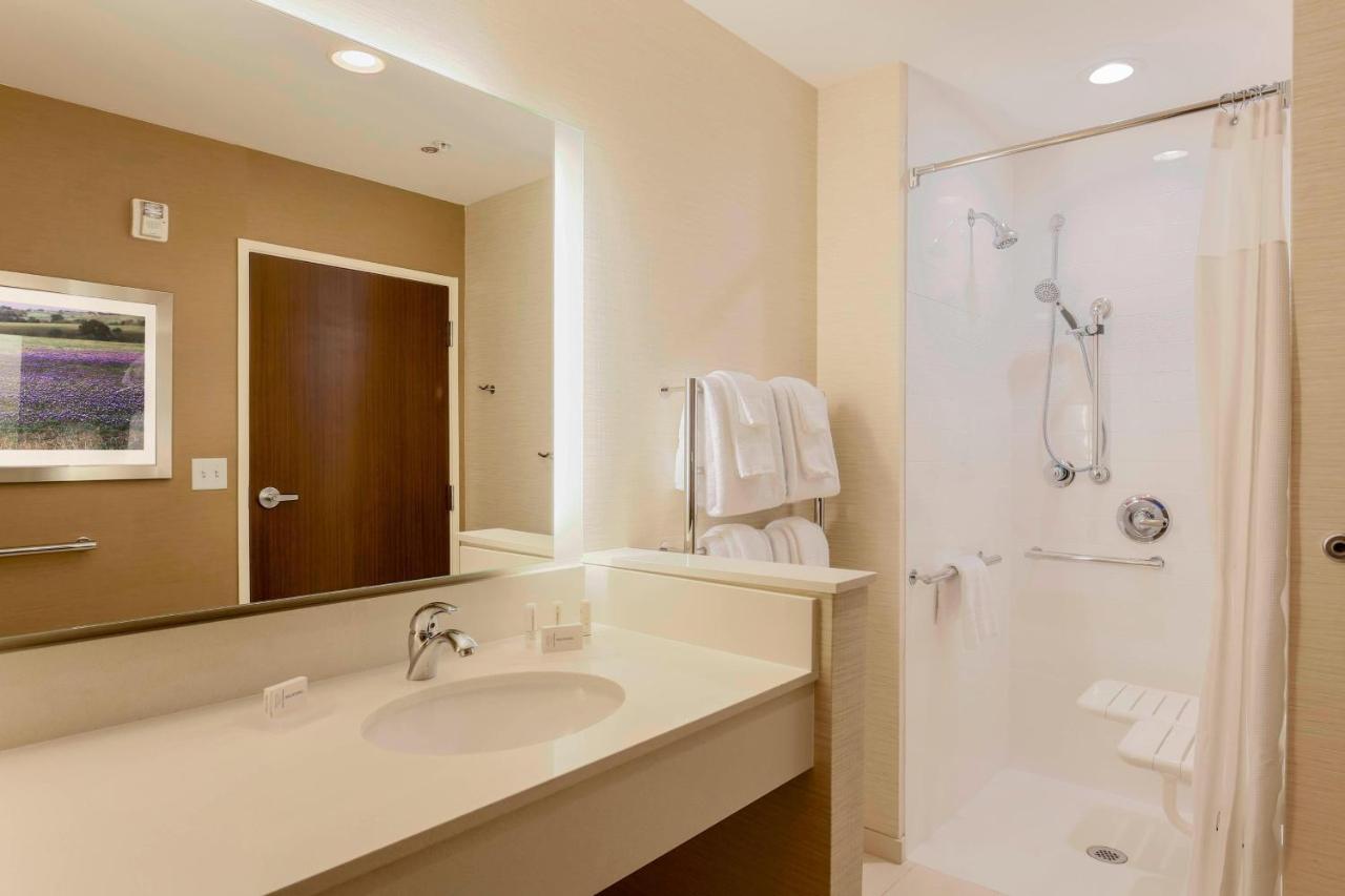 | Fairfield Inn & Suites by Marriott Decatur at Decatur Conference Center
