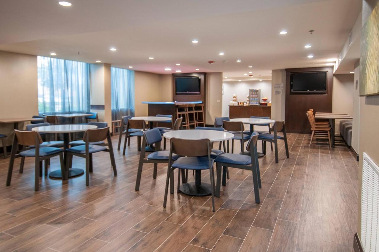 | Fairfield Inn & Suites by Marriott Dallas DFW Airport South/Irving