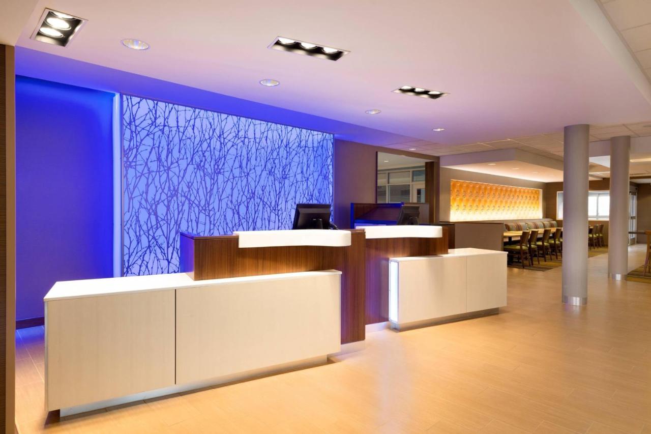 | Fairfield Inn & Suites Lancaster East at The Outlets