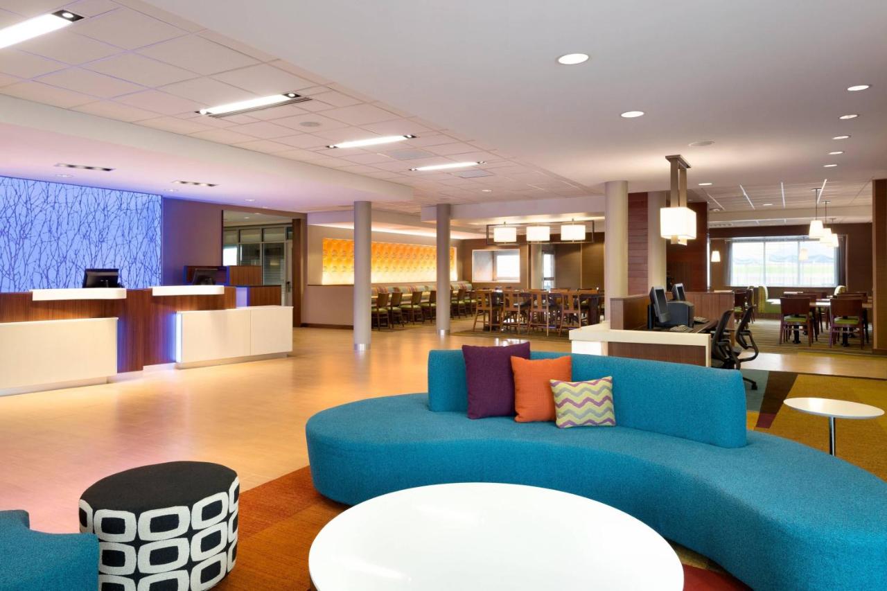 | Fairfield Inn & Suites Lancaster East at The Outlets