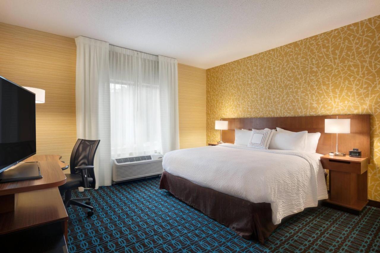 | Fairfield Inn & Suites Lancaster East at The Outlets