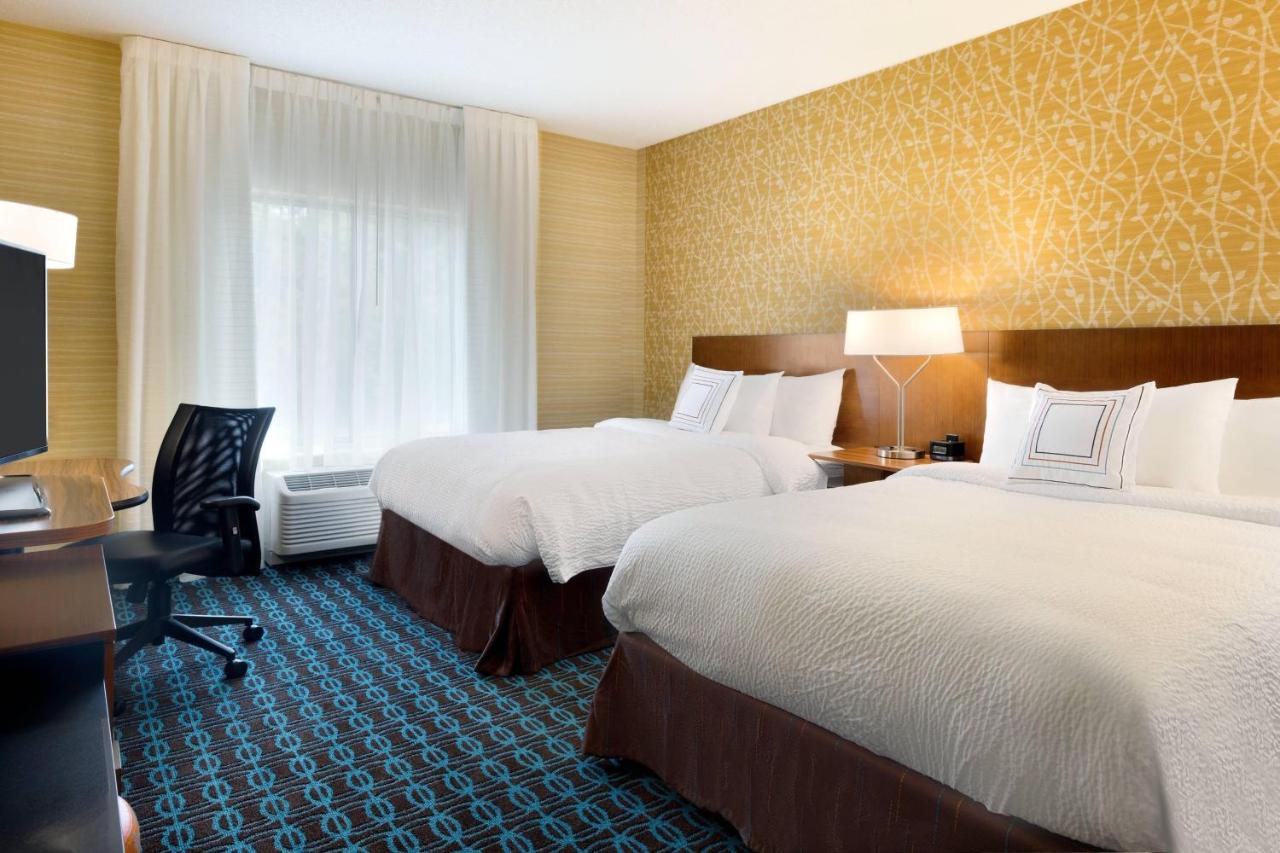 | Fairfield Inn & Suites Lancaster East at The Outlets