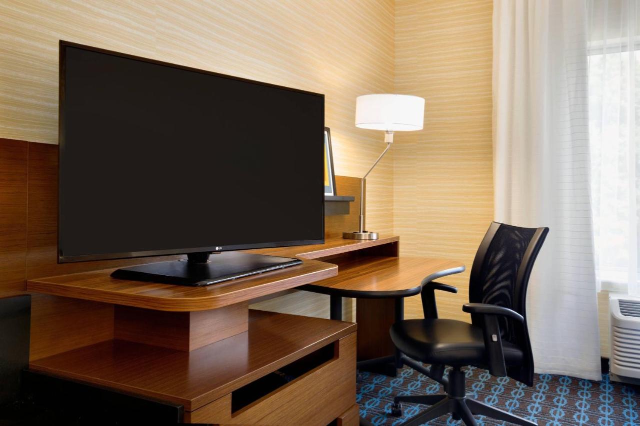 | Fairfield Inn & Suites Lancaster East at The Outlets