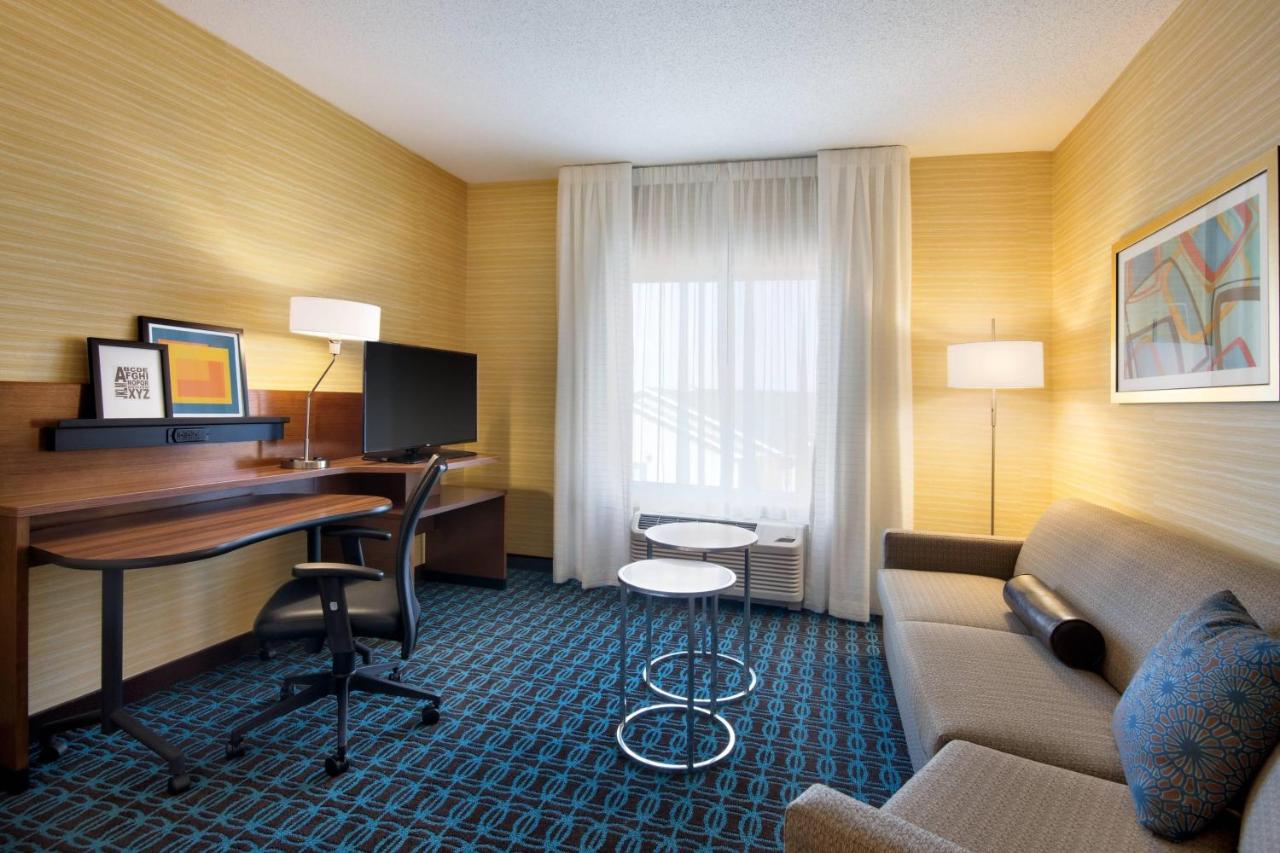 | Fairfield Inn & Suites Lancaster East at The Outlets