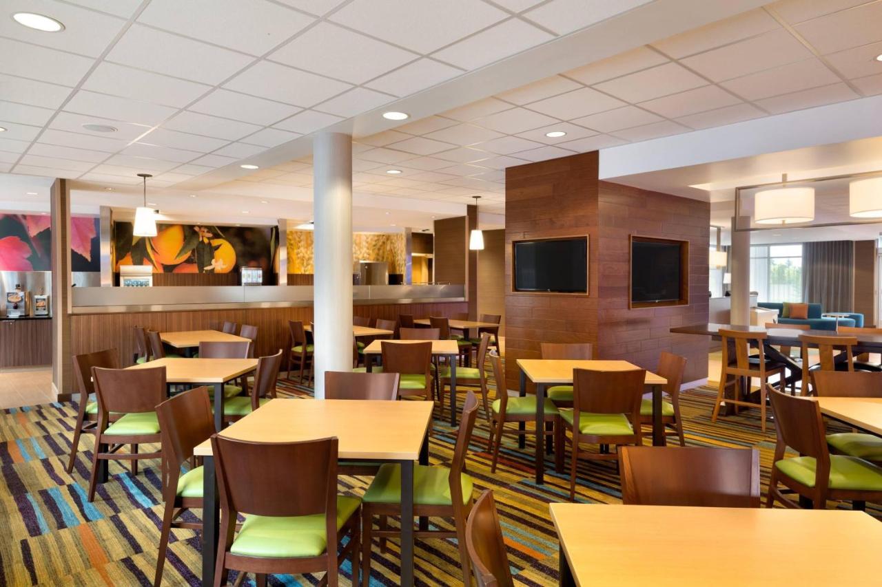 | Fairfield Inn & Suites Lancaster East at The Outlets