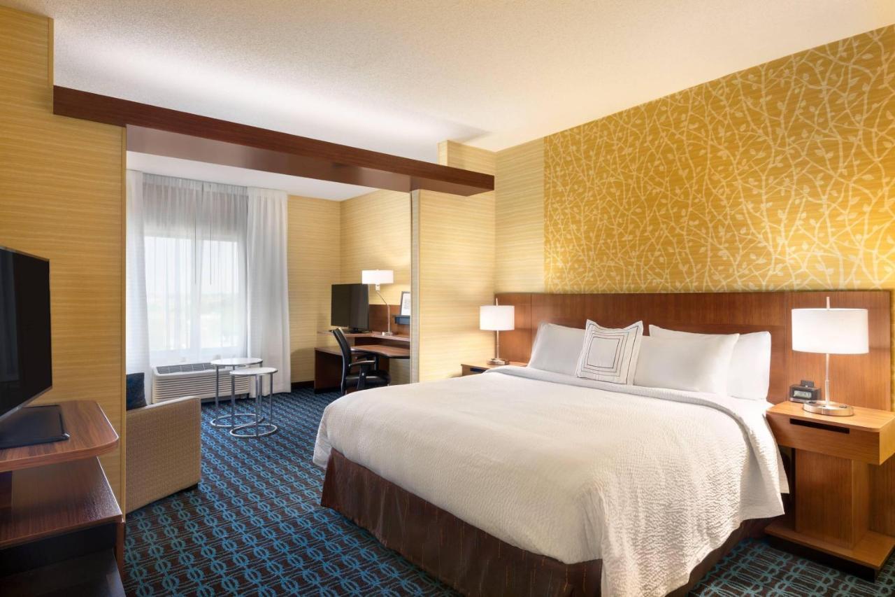 | Fairfield Inn & Suites Lancaster East at The Outlets