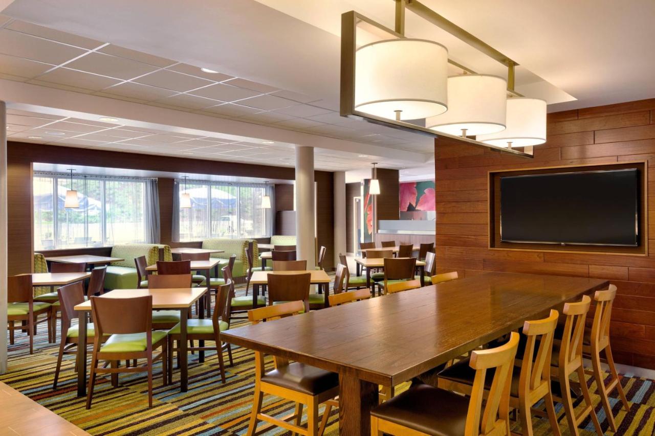 | Fairfield Inn & Suites Lancaster East at The Outlets