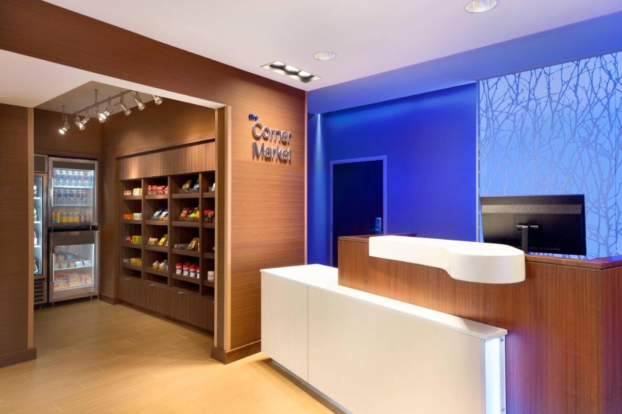 | Fairfield Inn & Suites Lancaster East at The Outlets
