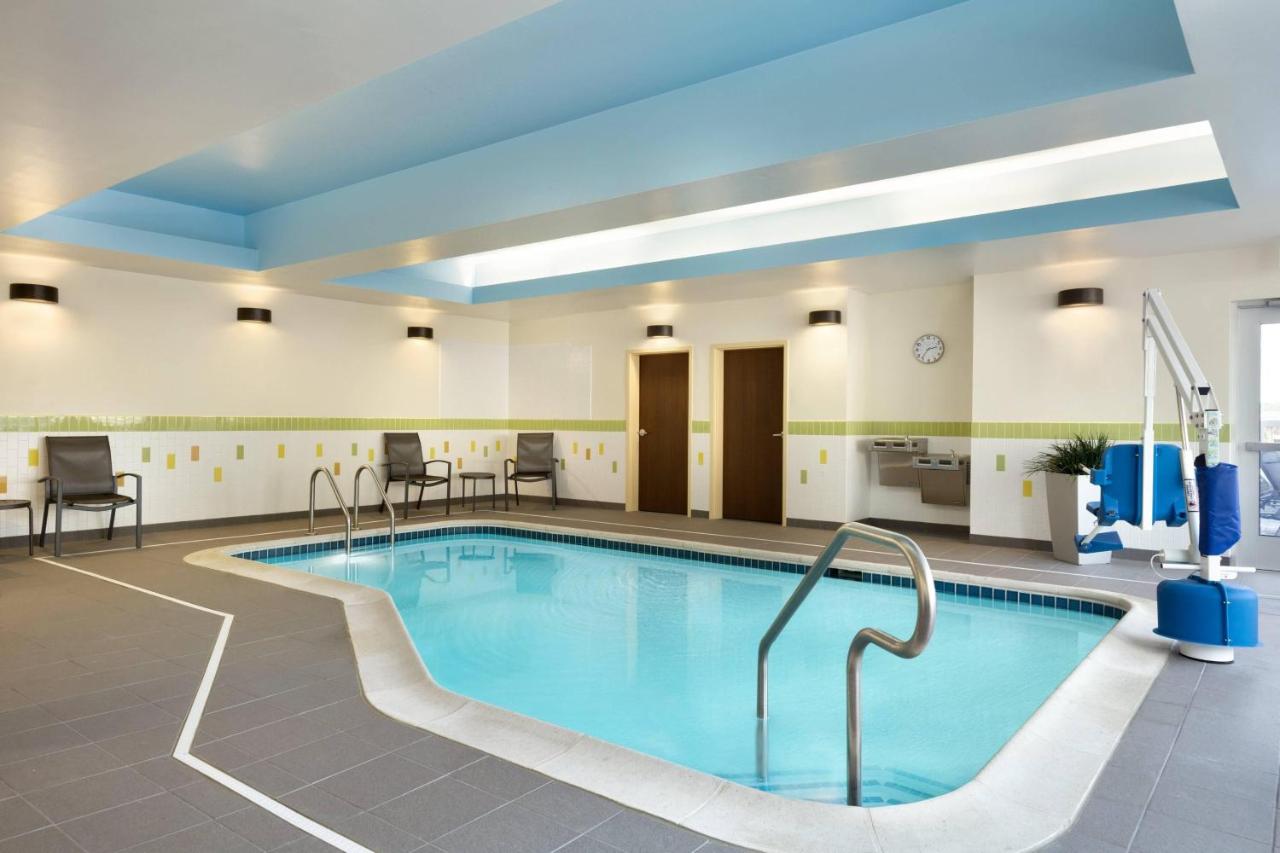 | Fairfield Inn & Suites Lancaster East at The Outlets