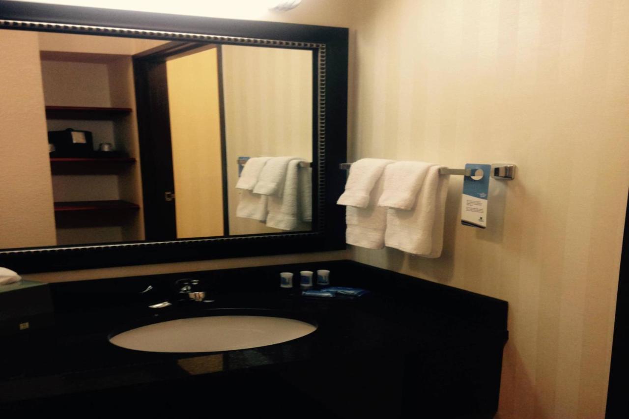| Fairfield Inn & Suites Kansas City Airport