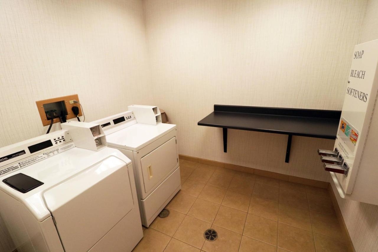 | Fairfield Inn & Suites by Marriott Des Moines Airport