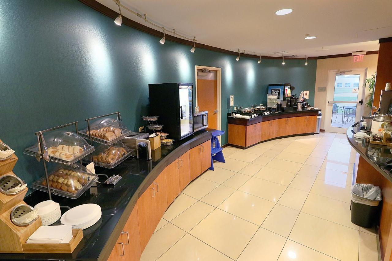 | Fairfield Inn & Suites by Marriott Des Moines Airport