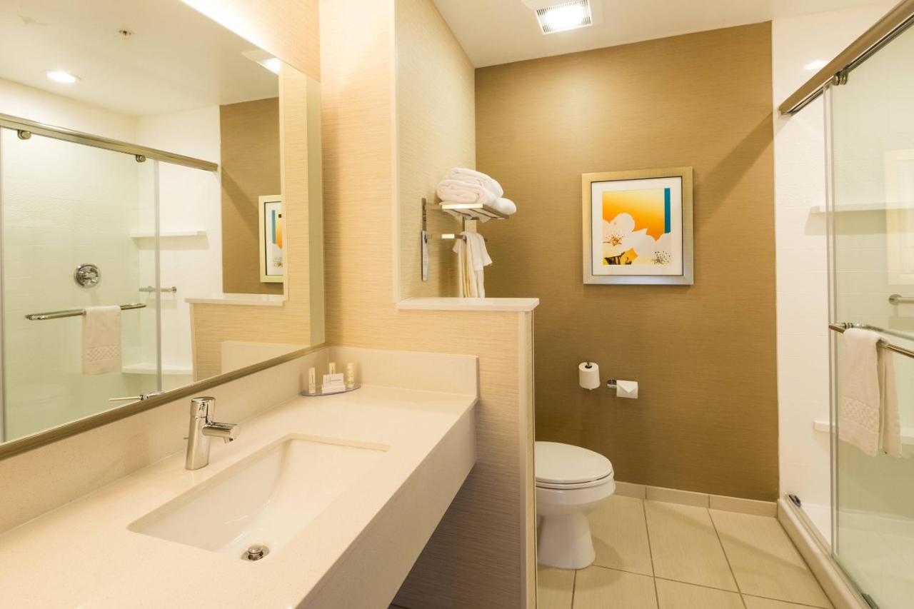 | Fairfield Inn & Suites by Marriott Detroit Chesterfield