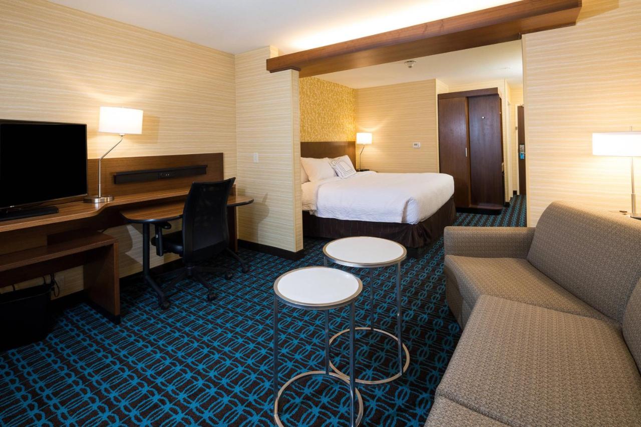| Fairfield Inn & Suites by Marriott Detroit Chesterfield