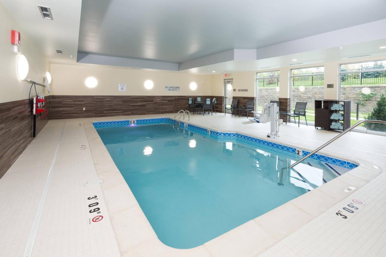 | Fairfield Inn & Suites by Marriott Detroit Chesterfield