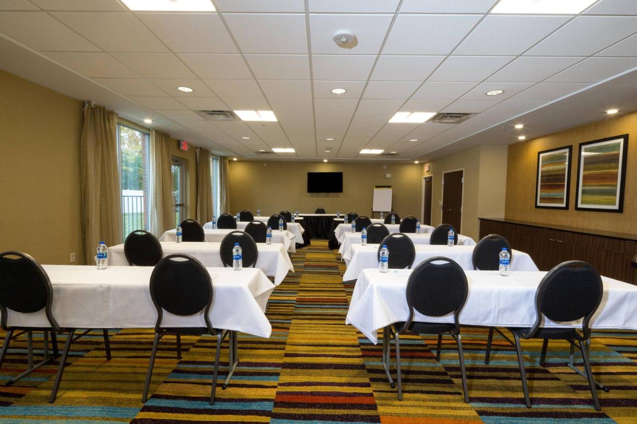 | Fairfield Inn & Suites by Marriott Detroit Chesterfield